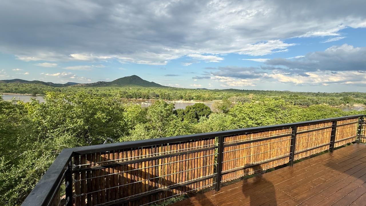 Booking hinting Safari